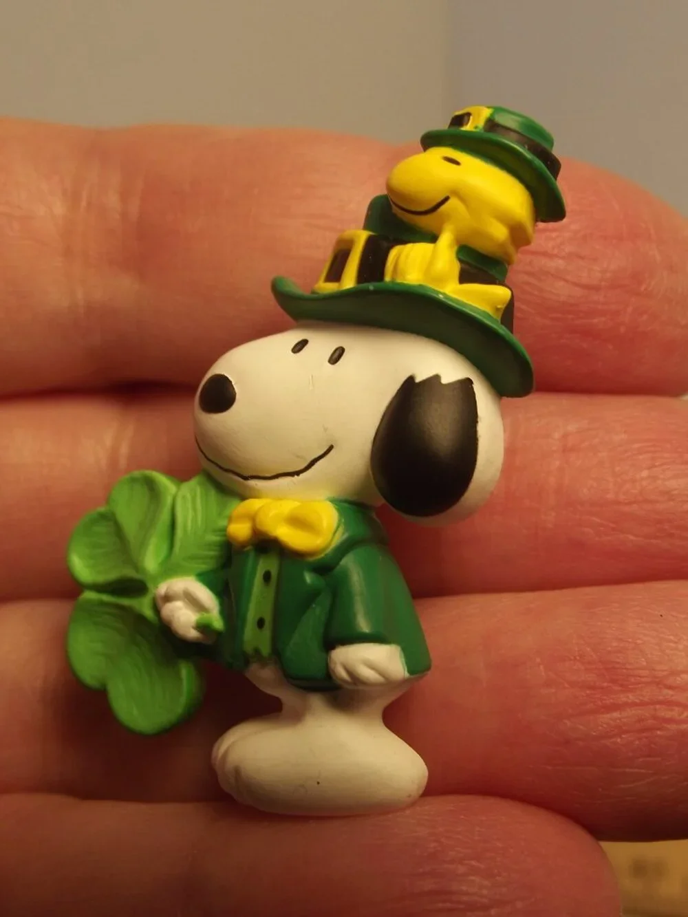 Vintage SNOOPY Woodstock Hallmark Brooch / Pin - St. Patrick's Day Irish Snoopy